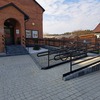 Pochylnia dla osób niepełnosprawnych.